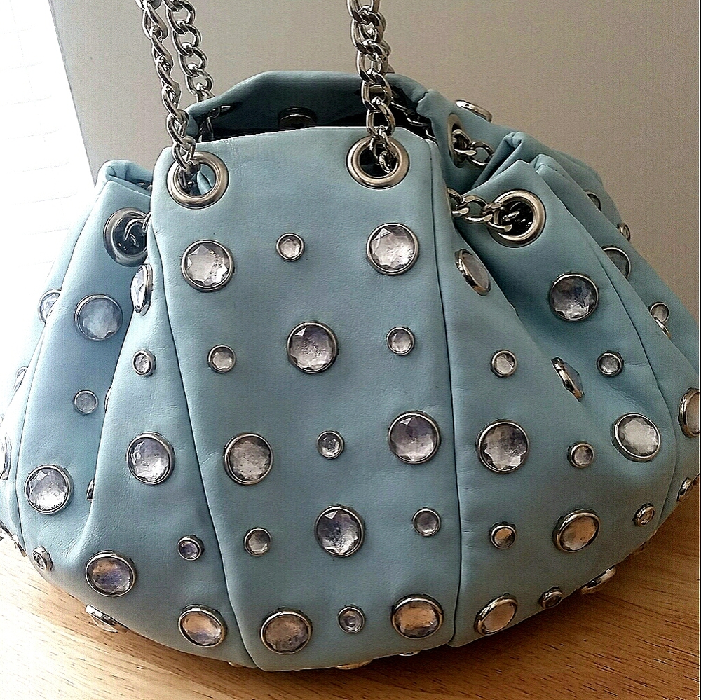 Blue leather bucket bag with adjustable handle